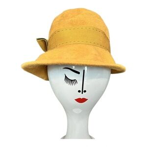 1950s Union Made Shaq Lon Gold Wool Felt Vintage Ladies Hat with Grosgrain Bow